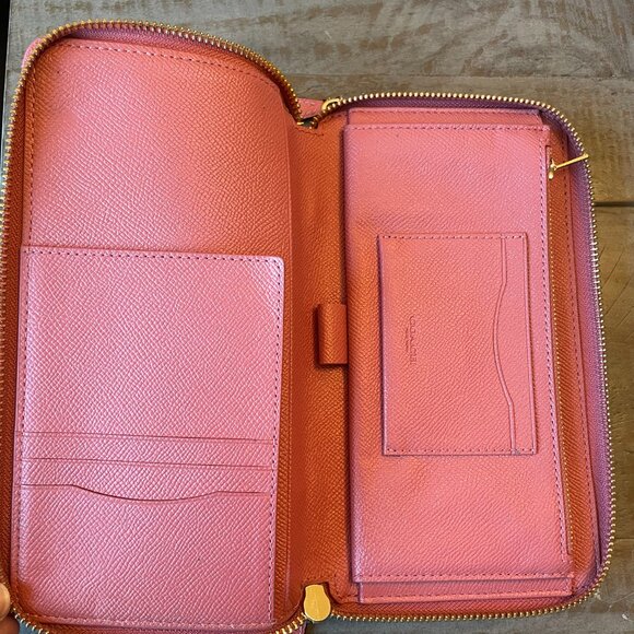 ✨ Pretty Pink Coach Wallet — Spacious & Stylish! ✨ - Picture 5 of 7
